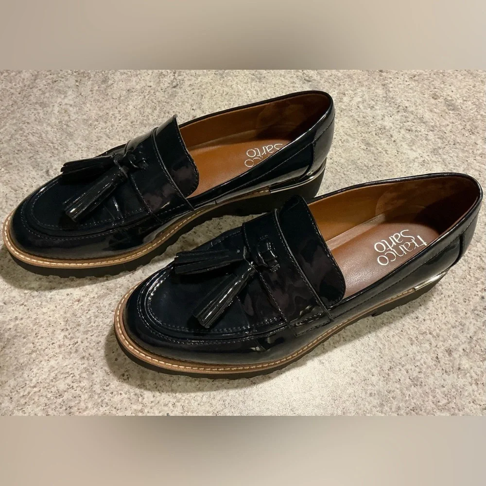Franco Sarto Carolynn Career Navy Faux Patent Loafer Tassel Accent Preppy SZ 7W